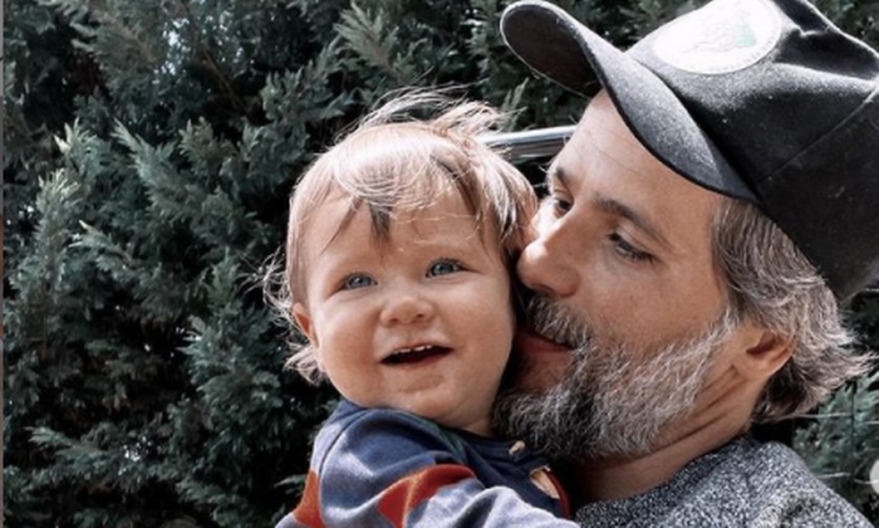 Bruno Gagliasso e o filho Zyan, de 11 meses Foto: Reprodução