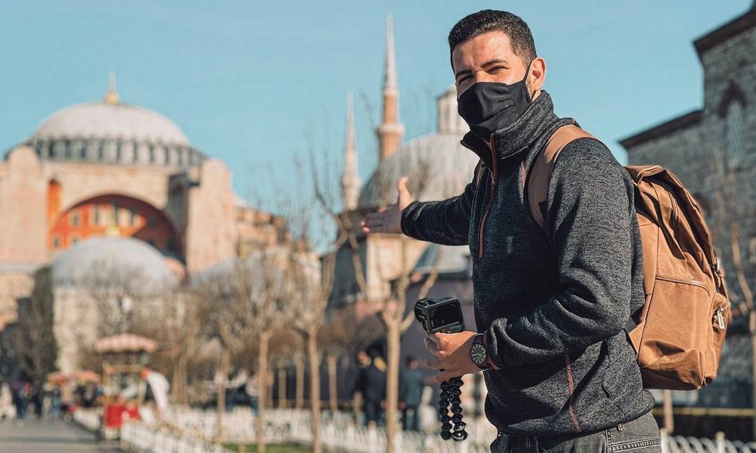 O viajante Anderson Dias em Istambul, na Turquia, que visitou no auge da segunda onda da Covid-19 Foto: Acervo pessoal