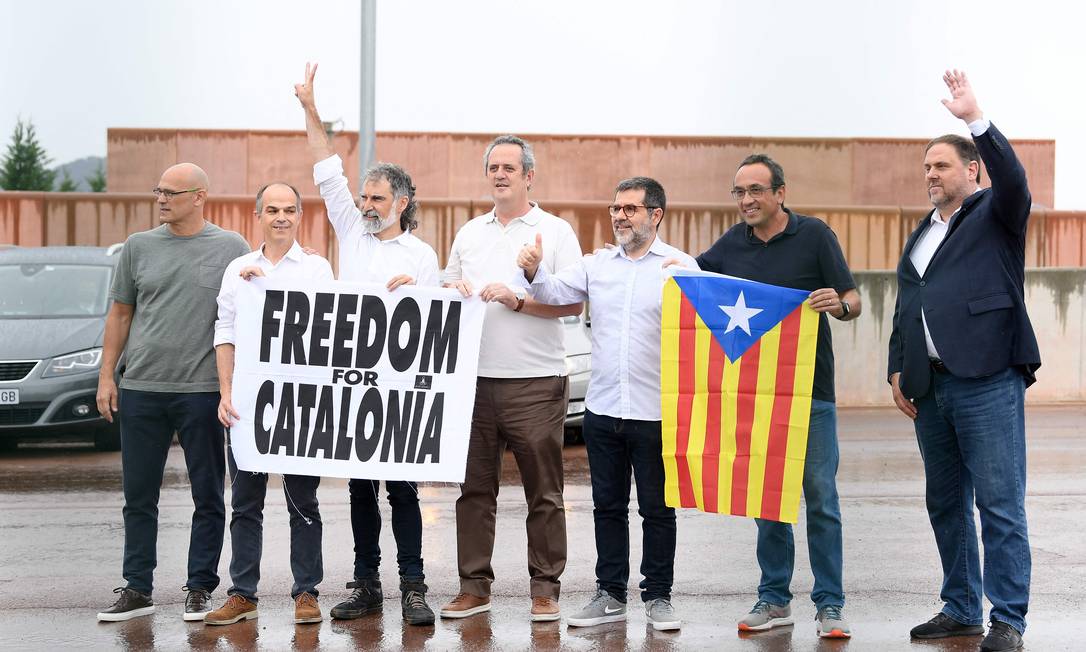 Separatistas espanhóis que receberam indulto do governo após serem soltos Foto: Josep Lago / AFP