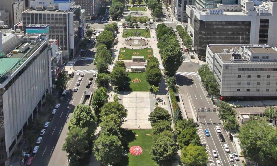 Designado como local para os eventos da maratona e marcha atlética, o Parque Sapporo Odori tem aproximadamente 1,5 km de comprimento e cobre uma área de cerca de 7,8 hectares no centro da cidade de Sapporo Foto: Divulgação