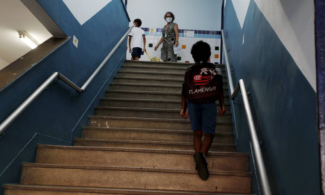 Alunos da Escola Municipal Suiça, na cidade do Rio de Janeiro Foto: Fabiano Rocha / Agência O Globo /24-02-2021