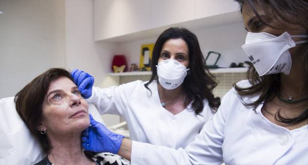 Quando é a hora de trocar o consultório de dermatologia pelo de cirurgia plástica? - Vimarsana News