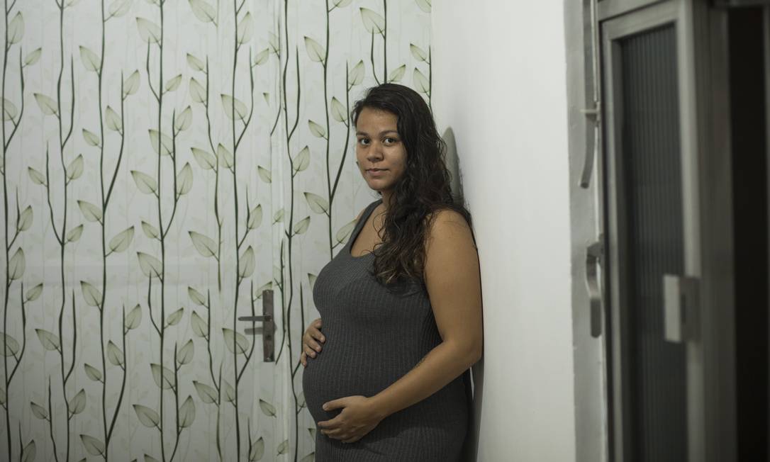  Isabela Gomes vive a expectativa de ser vacinada Foto: Guito Moreto / Agência O Globo