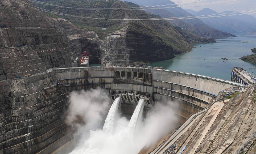 2ª - A usina hidrelétrica de Baihetan está equipada com 16 unidades geradoras hidrelétricas, cada uma com capacidade de 1 milhão de quilowatts, a maior de unidade única do mundo Foto: - / AFP