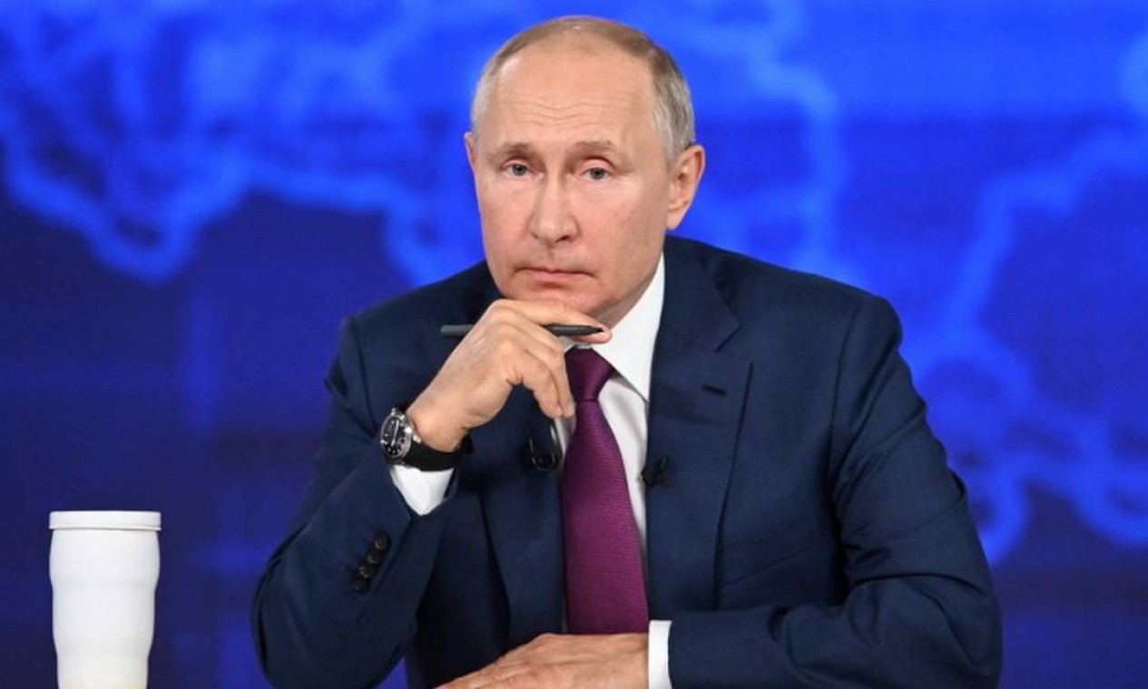 Presidente da Rússia, Vladimir Putin, divulgou a informação de que se vacinou, mas não revelou qual das três vacinas russas recebeu Foto: SPUTNIK / via REUTERS