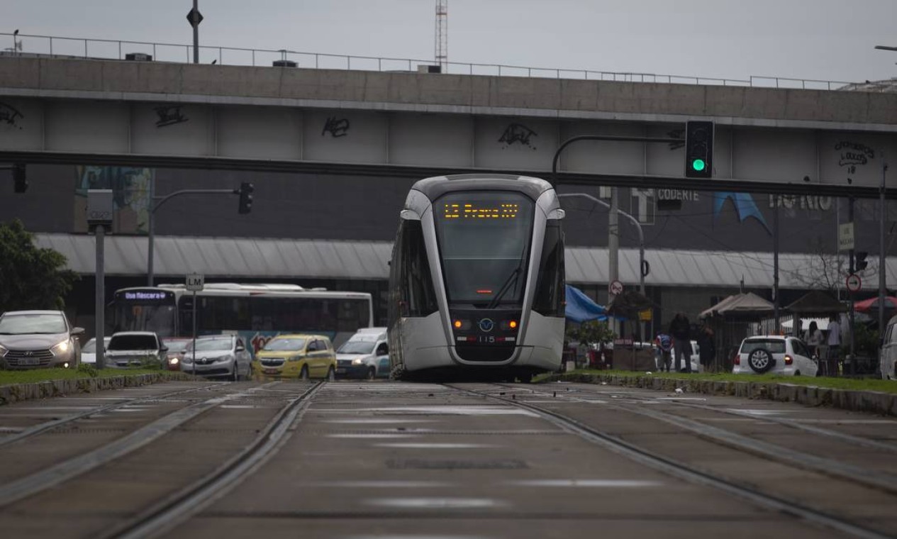 Prefeitura vai retomar obras da Transbrasil e fazer a ligação entre o BRT e o VLT em área próxima ao Terminal Rodoviário Novo Rio Foto: Márcia Foletto / Agência O Globo