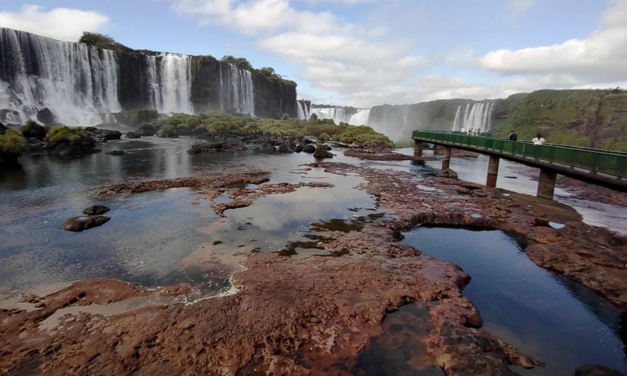 Devido a intensa estiagem no Rio Paraná, as Cataratas do Iguaçu registram a menor vazão de água nos últimos anos Foto: WPP / Luis Moura / WPP/ Agência O Globo