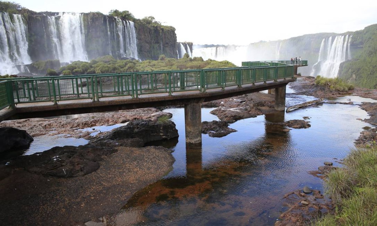 Estiagem no Rio Paraná mudou o cenário das Cataratas do Iguaçu Foto: WPP / Luis Moura / WPP/ Agência O Globo