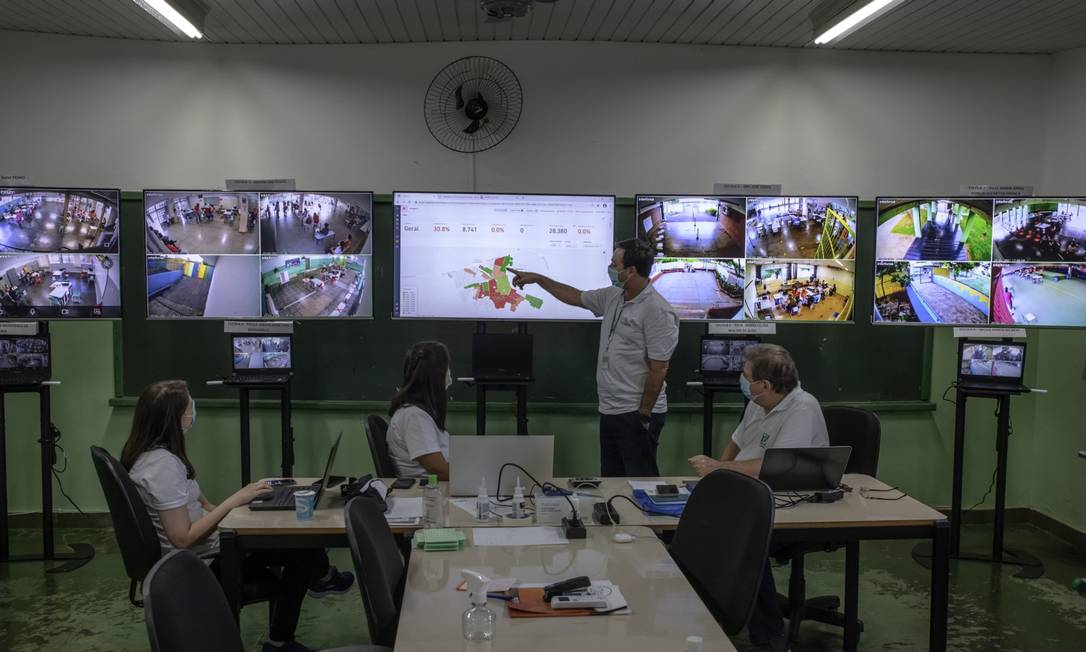 Sala de monitoramento dos estudos que o Instituto Butantan fez em Serrana, no interior de São Paulo. Foto: Jonne Roriz/Bloomberg / 25-01-2021