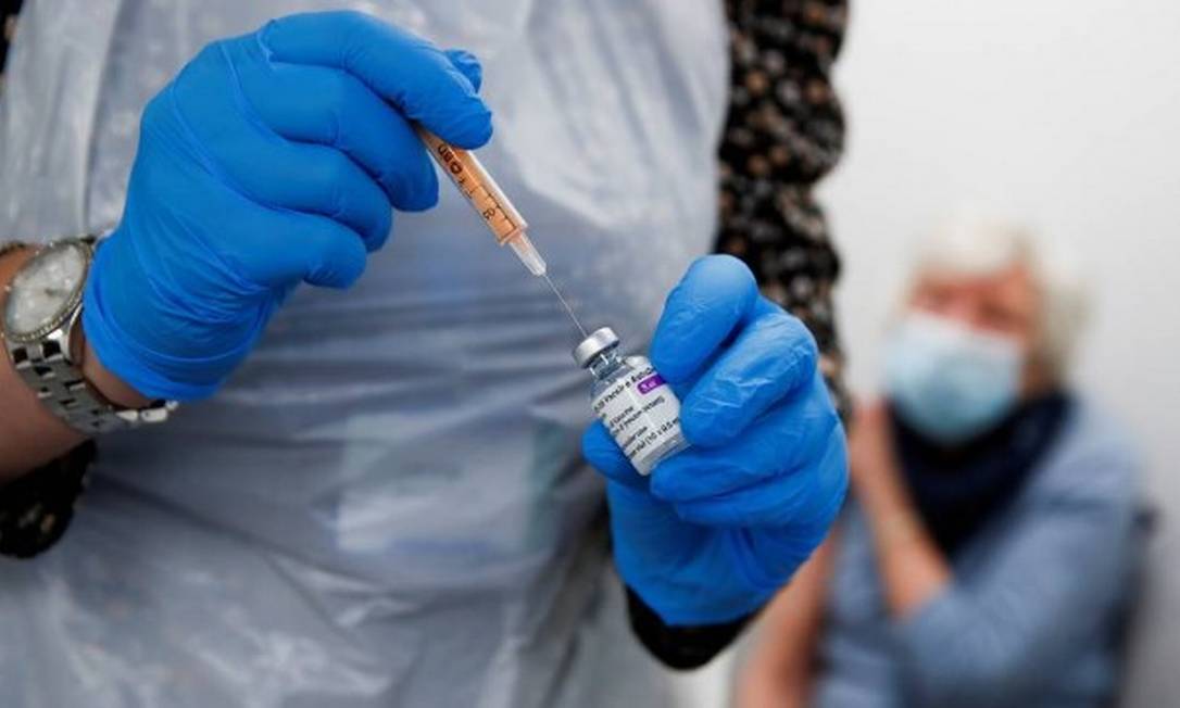 Dose da vacina contra a Covid-19 da AstraZeneca/Universidade de Oxford Foto: JASON CAIRNDUFF/REUTERS
