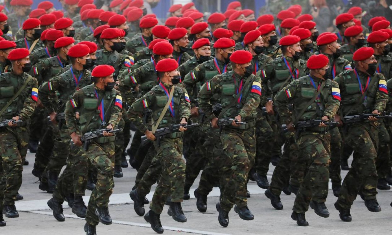 Soldados participam de parada militar para comemorar o 210º aniversário da independência da Venezuela em Caracas, Venezuela Foto: MANAURE QUINTERO / REUTERS