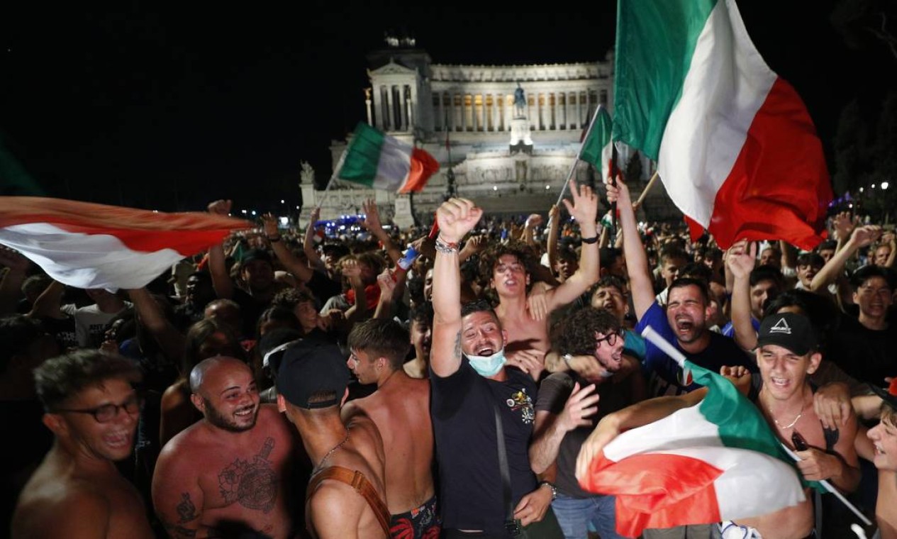 Itália disputará a final da Eurocopa após nove anos sem disputar partida decisiva da competição Foto: GUGLIELMO MANGIAPANE / REUTERS