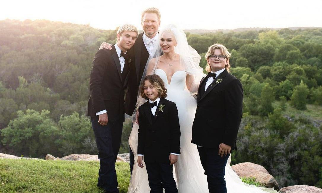 Gwen posa com o marido e os filhos Foto: Reprodução/Instagram