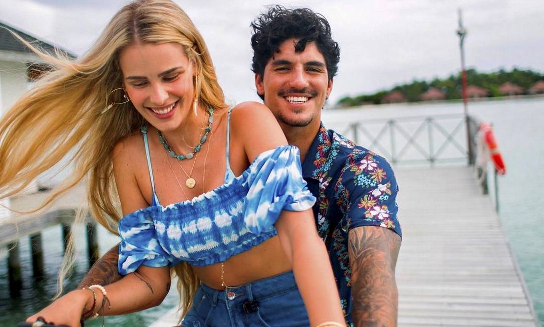 O surfista Gabriel Medina e a esposa Yasmin Brunet Foto: Reprodução
