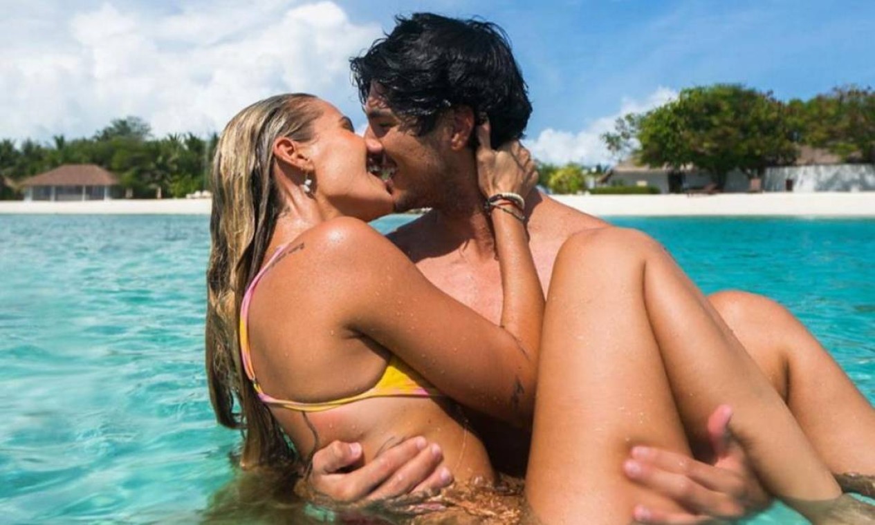 A modelo Yasmin Brunet e surfista Gabriel Medina viajam para as Ilhas Maldivas Foto: Reprodução/Instagram
