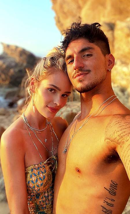 O surfista Gabriel Medina e a esposa Yasmin Brunet Foto: Reprodução/Instagram