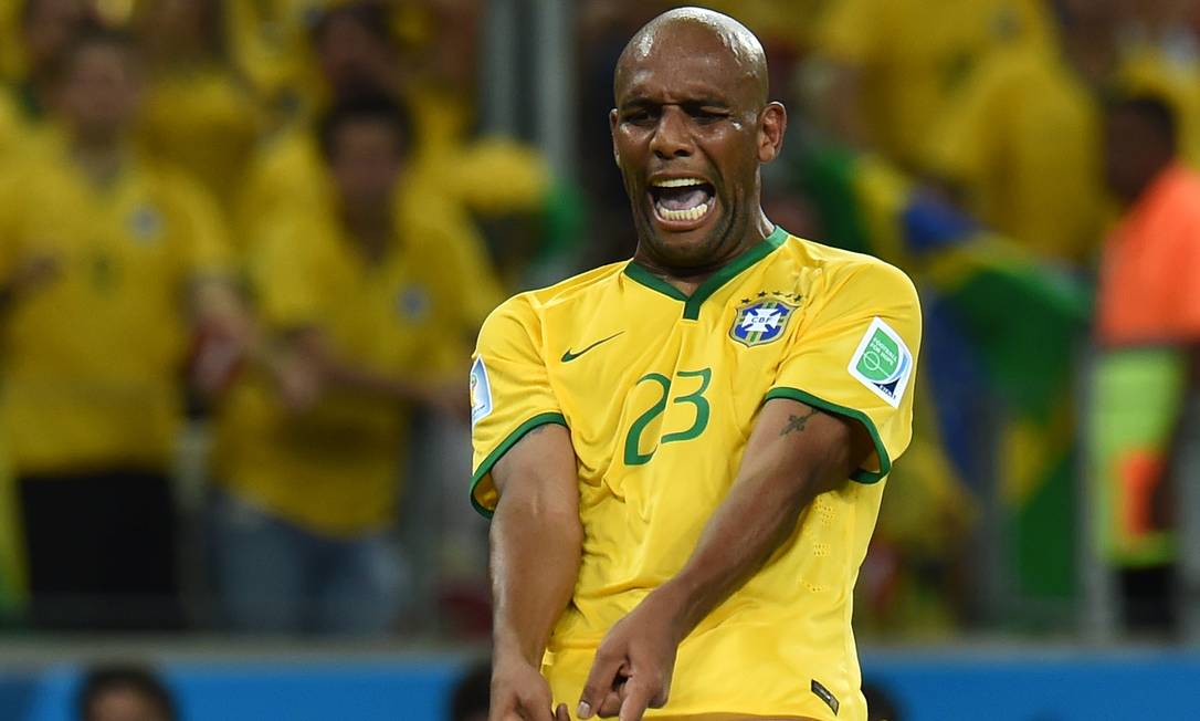 Jogador da Roma em 2014, o lateral direito Maicon tem atualmente de 39 anos. Na Europa, ele defendeu grandes clubes como Inter de Milão, Manchester City, Roma e Monaco Foto: VANDERLEI ALMEIDA / Agência O Globo