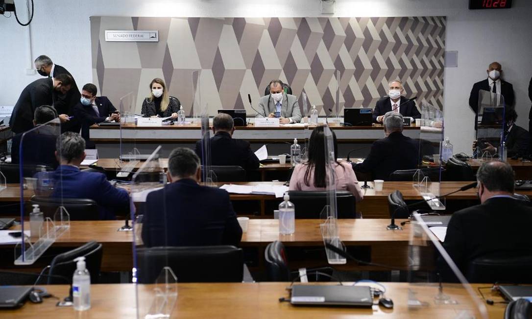 A ex-coordenadora do PNI Francieli Fantinato depõe à CPI da Covid Foto: Agência Senado