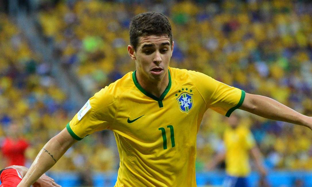 O meia Oscar foi o autor do único gol do Brasil no 7 a 1, e na época era jogador do Chelsea Foto: YURI CORTEZ / Agência O Globo