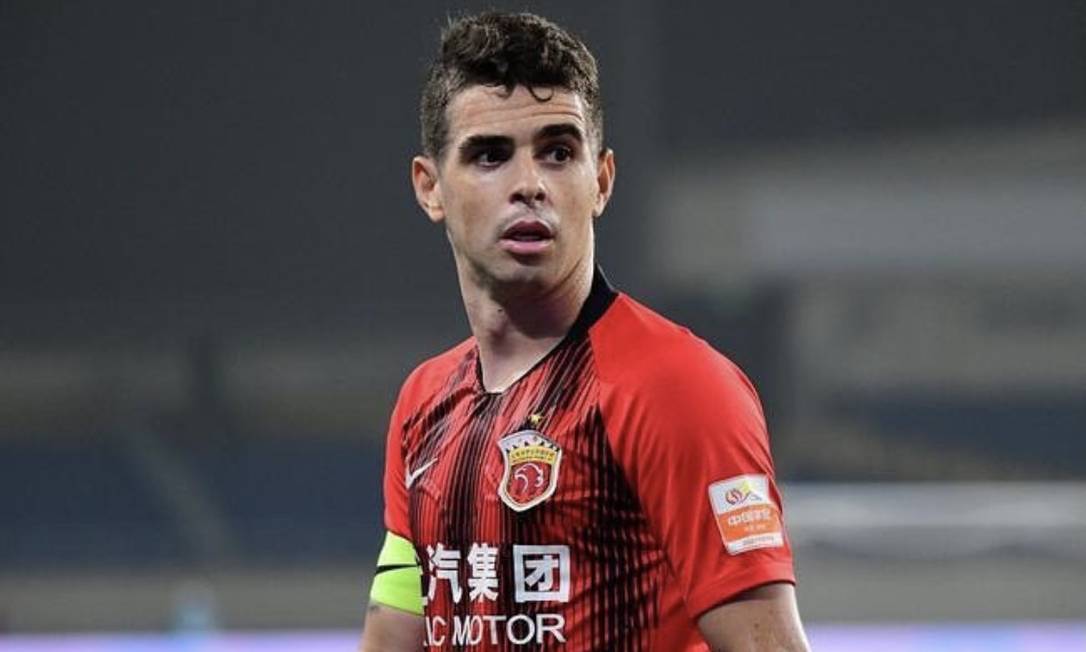 Oscar está no futebol chinês desde 2017, defendendo o Shanghai SIPG. Na época, a sua transferência foi considerada a mais cara da China, e ele também bateu recorde de maior salário. Hoje ele tem 29 anos Foto: Reprodução