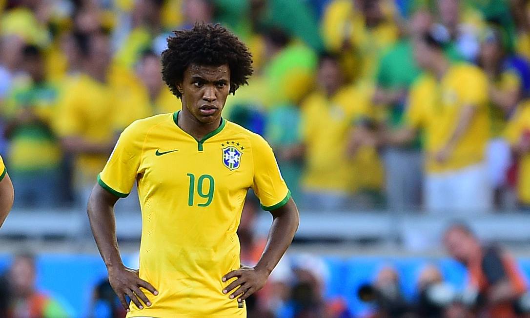 Willian foi o último a entrar em campo contra a Alemanha, substituindo Fred. Ele era jogador do Chelsea na época Foto: MARTIN BERNETTI / Agência O Globo