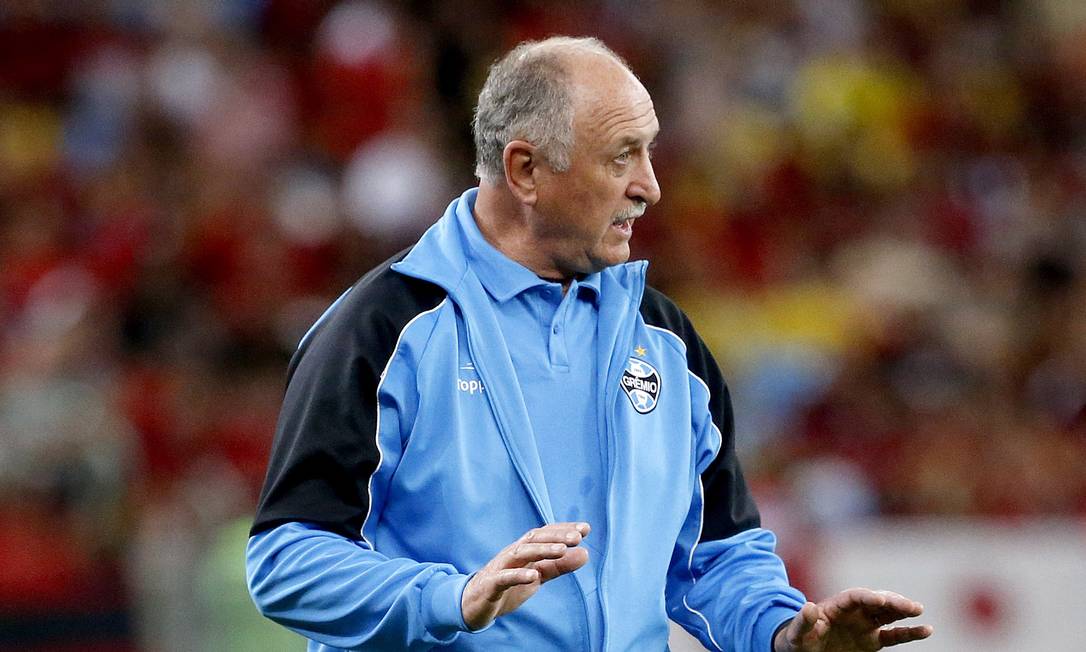 Seu retorno ao Grêmio após seis anos foi oficializado nesta quinta-feira. Ele irá para sua quarta passagem como treinador do Tricolor, e assinou até desembro de 2022 Foto: Ivo Gonzalez / Agência O Globo
