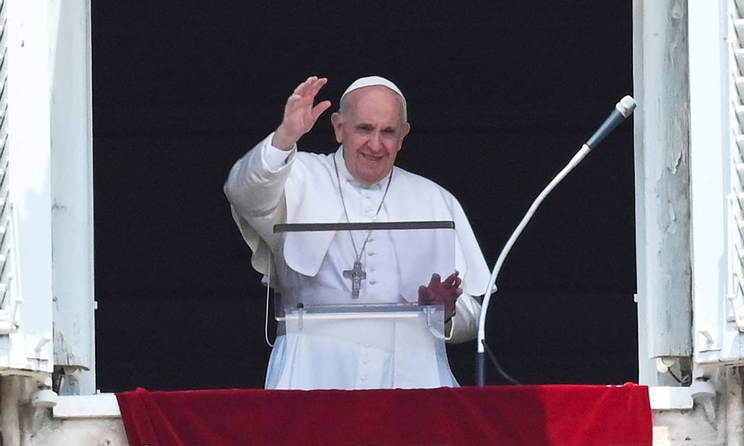 Papa Francisco durante missa realizada antes de cirurgia pela qual passou no último fim de semana Foto: ANDREAS SOLARO / AFP