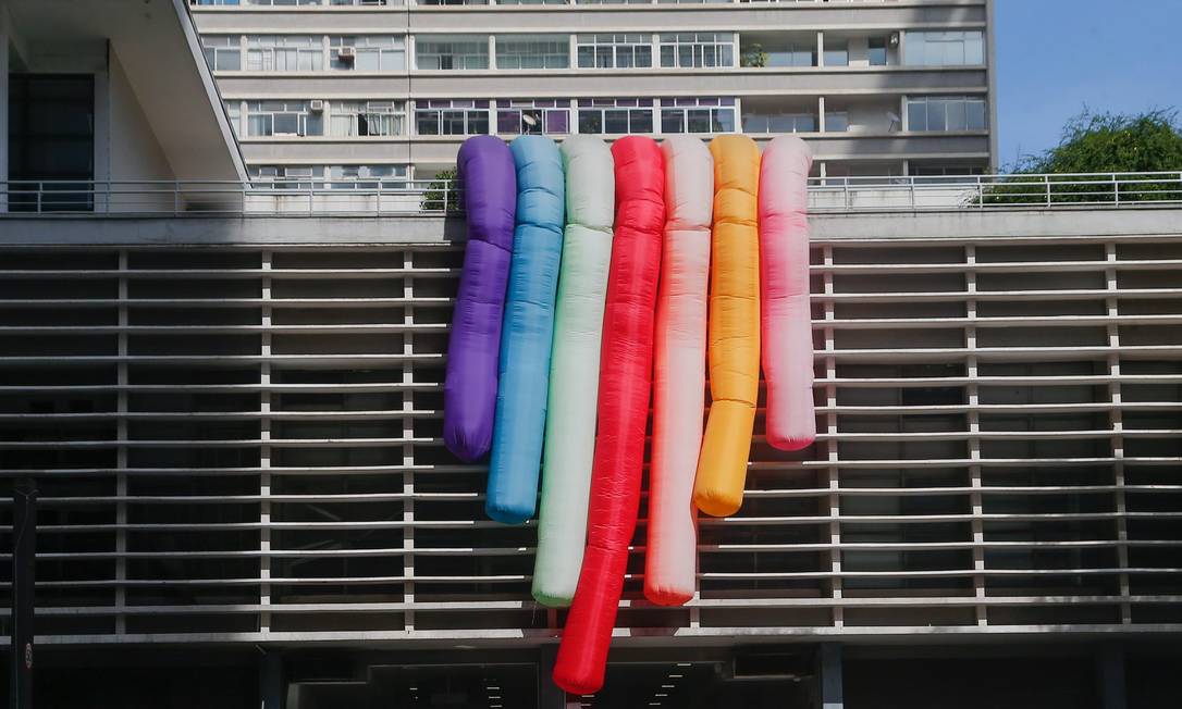 O Conjunto Nacional, na Avenida Paulista, com decoração especial em homenagem à comunidade LGBTQIAP+ Foto: Marcos Alves / Agência O Globo / 16-06-2017
