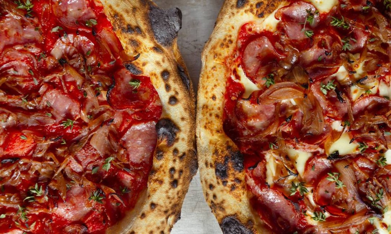 Como fazer pizza de gorgonzola e calabresa? Receita fácil
