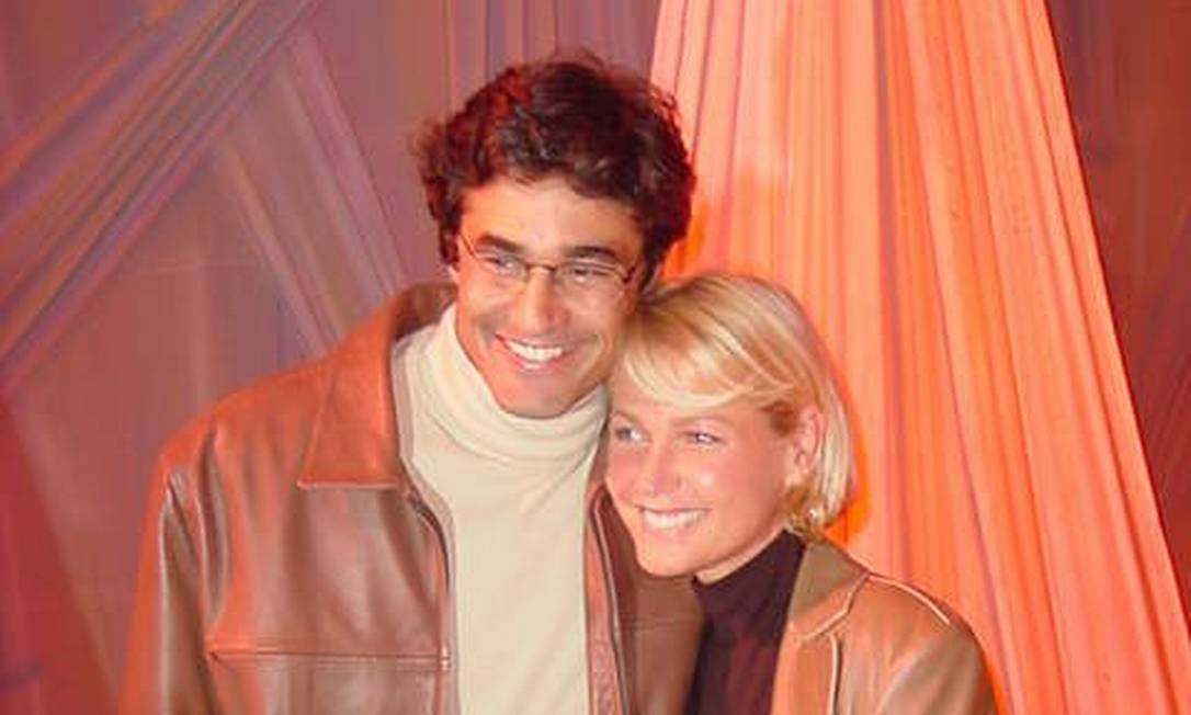 Xuxa e Luciano Szafir em 2002: apresentadora protestou nas redes Foto: Divulgação / Site Dirce / Fabio Dobbs 