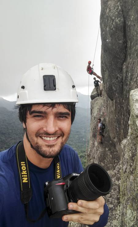 O fotógrafo Vitor Marigo, durante imersão no Parque Nacional da Tijuca Foto: Vitor Marigo