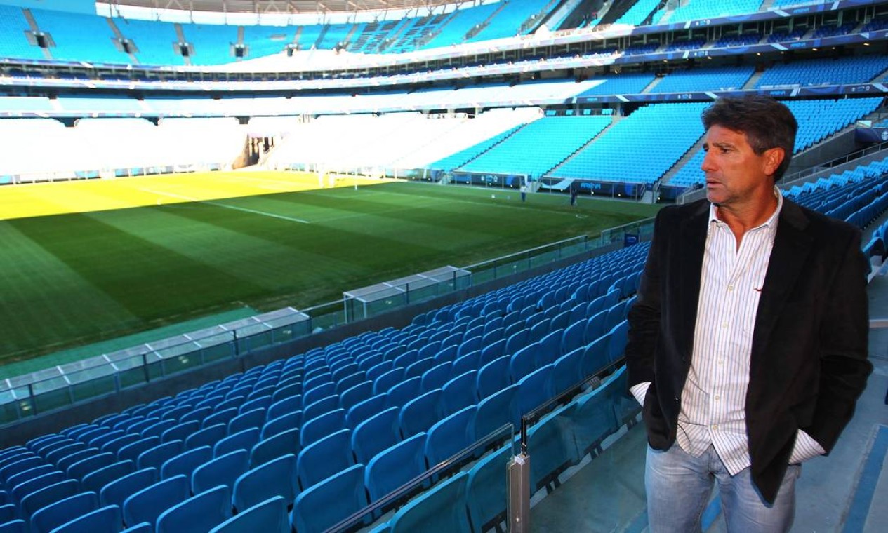 Renato Gaúcho visita Arena do Grêmio depois de ser anunciado como técnico do time para a temporada de 2013 Foto: LUCAS UEBEL / Agência O Globo - 25/07/2013