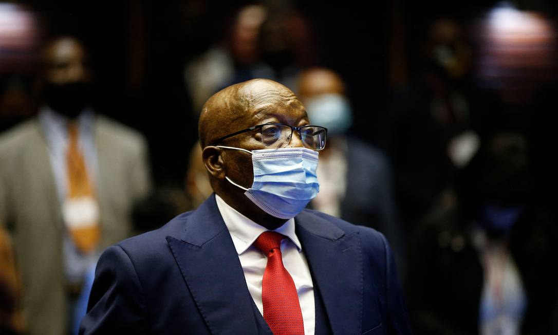 O ex-presidente da África do Sul, Jacob Zuma, durante seu julgamento por corrupção em um tribunal na cidade de Pietermaritzburg Foto: PHILL MAGAKOE / AFP