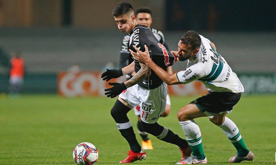Gabriel Pec sofreu com a marcação do Coritiba, mas fez boa partida Foto: Rafael Ribeiro/Vasco