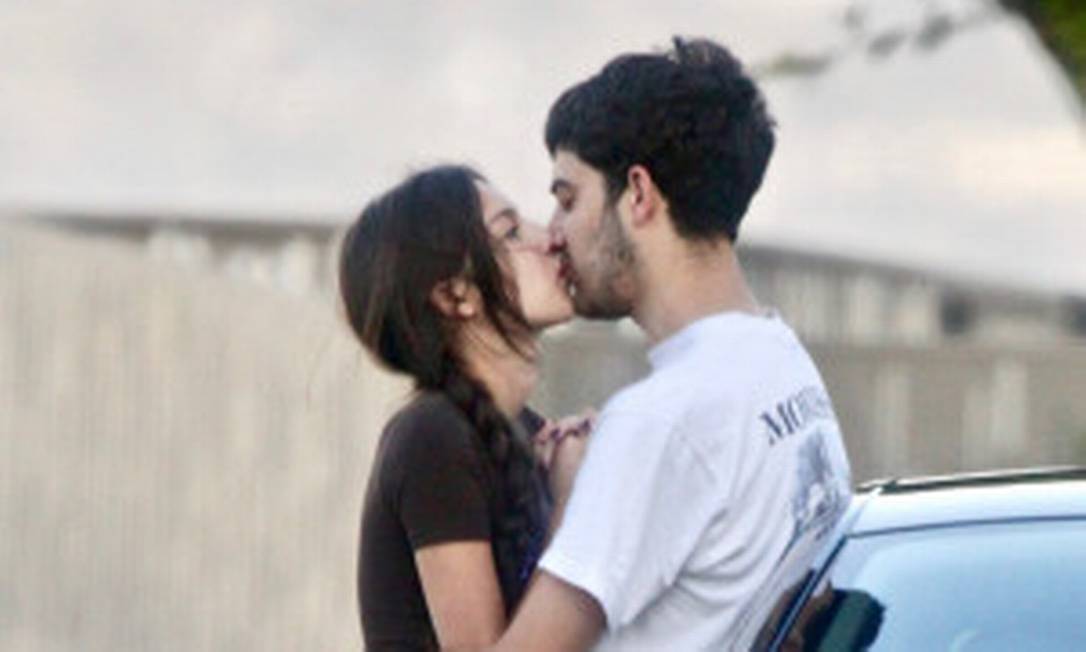 Olivia Rodrigo e Adam Faze trocam beijos Foto: The Image Direct via Page Six