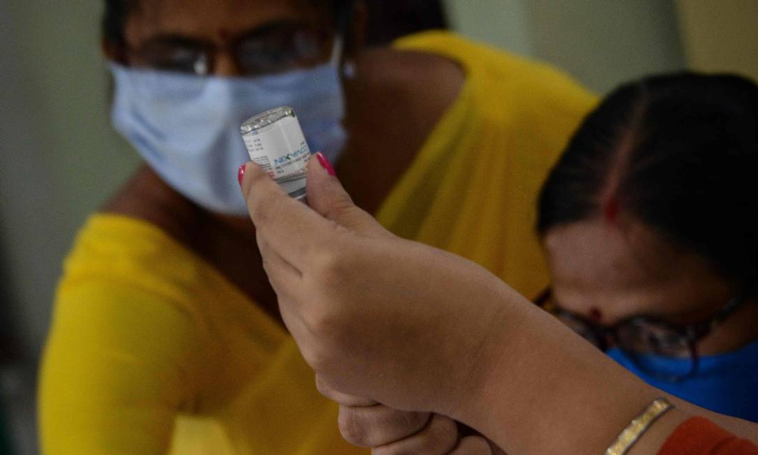 Covaxin sendo aplicada na Índia Foto: DIPTENDU DUTTA / AFP