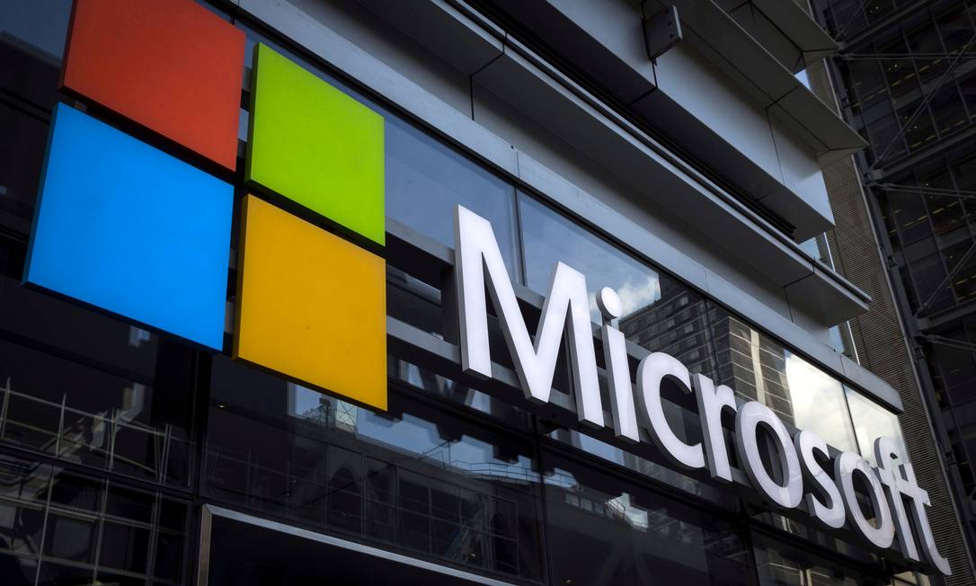 Logo da Microsoft é visto em edifício na cidade de Nova York Foto: Mike Segar / REUTERS/28-07-2015