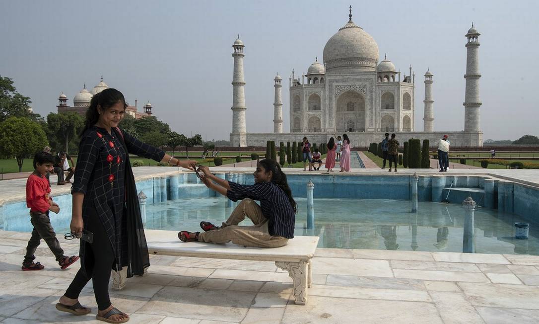 Ao contrário do que se via antes da pandemia, o Taj Mahal agora é visitado majoritariamente por indianos Foto: Saumya Khandelwal / The New York Times