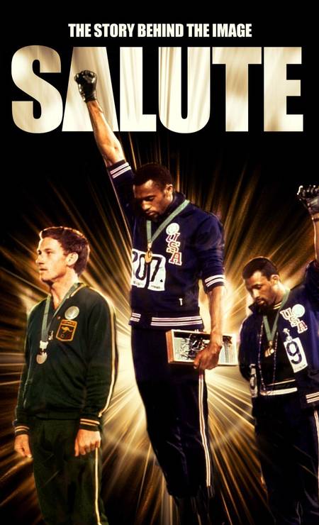 O documentário &#039;Salute&#039;, de 2008, aborda um célebre episódio ocorrido na CIDADE DO MÉXICO-1968, quando os velocistas norte-americanos Tommie Smith e John Carlos cerraram os punhos no pódio em uma saudação à luta negra após a vitória na final dos 200 metros. O foco do filme é o terceiro atleta do pódio, Peter Norman, que mostrou apoio a Smith e Carlos. Foto: Divulgação