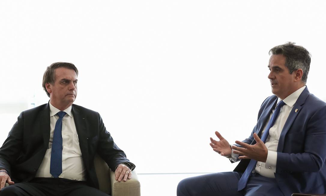 O presidente Jair Bolsonaro e o senador Ciro Nogueira, durante reunião no Palácio do Planalto Foto: Marcos Corrêa/Presidência/04-04-2019