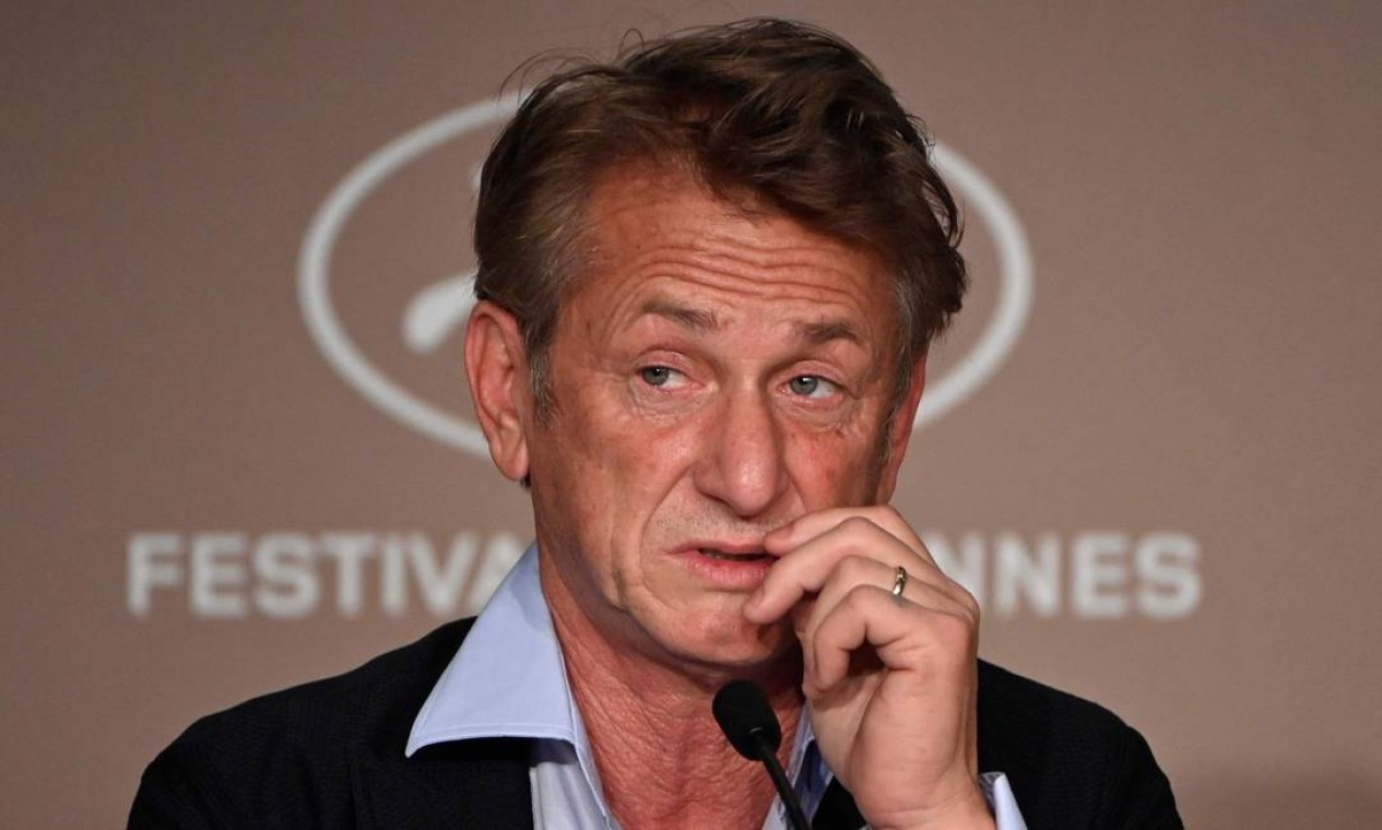 Sean Penn só volta a gravar série 'Gaslit' com elenco e toda a equipe