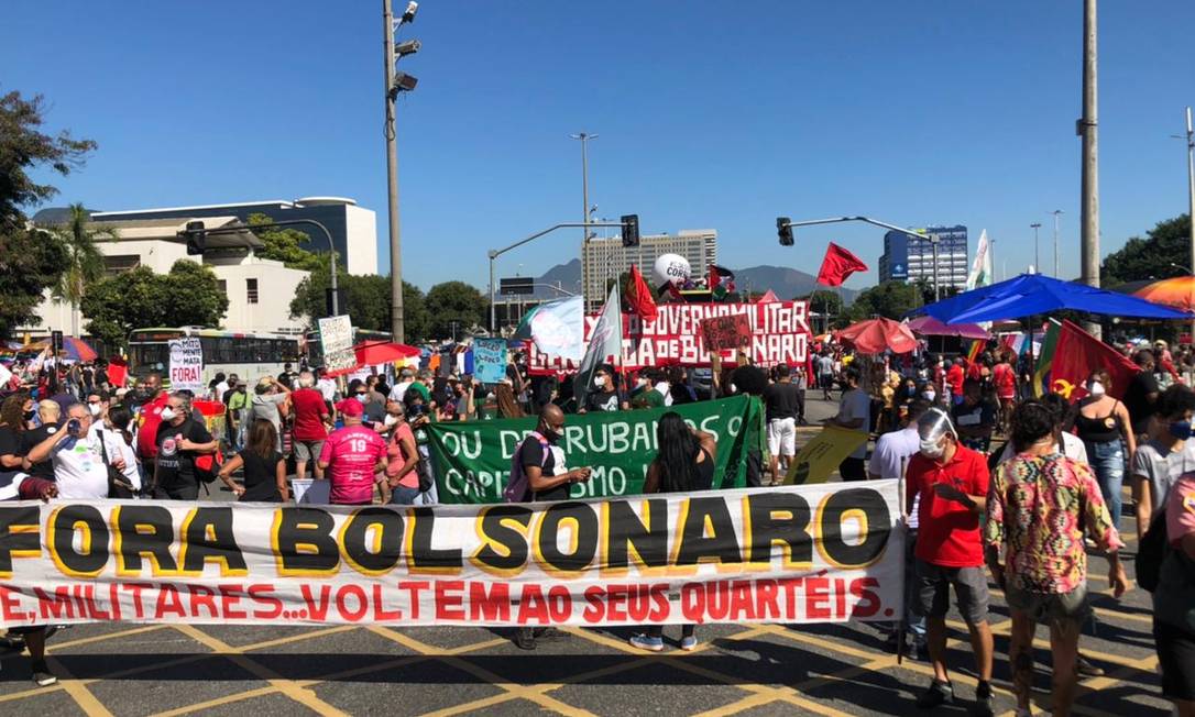 Manifestantes voltam às ruas para pedir saída do presidente do cargo Foto: Jan Niklas