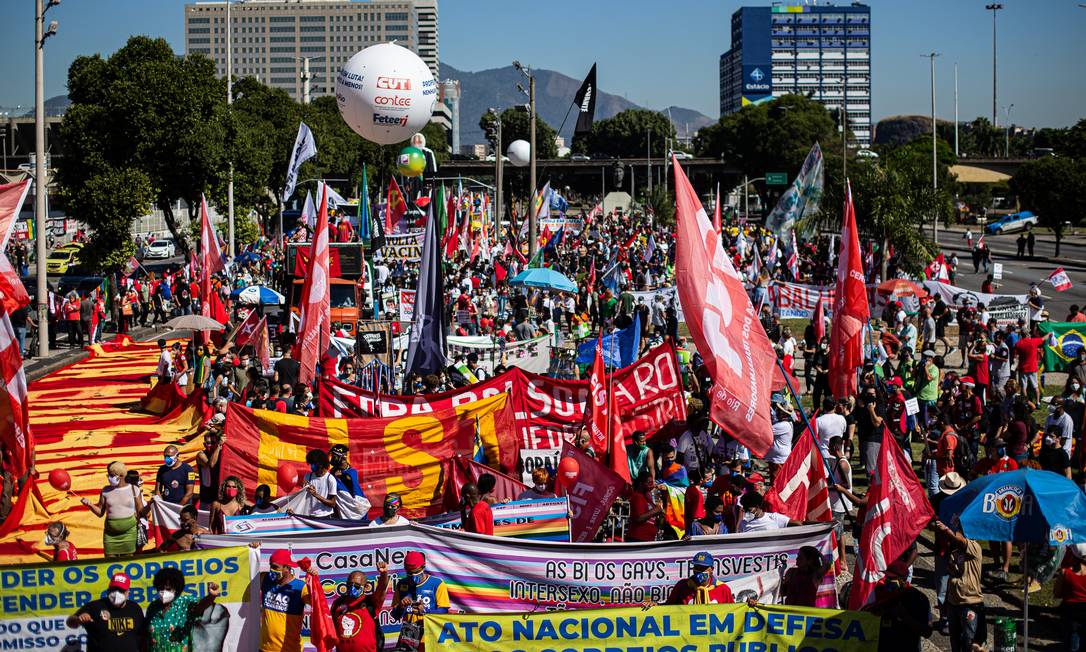 Manifestantes pedem saída de Bolsonaro e vacinas contra Covid-19