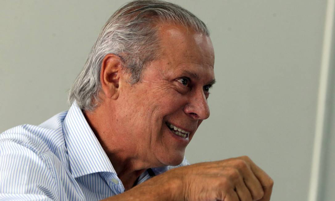 Enquanto recorre de decisões judiciais, o ex-ministro José Dirceu vive de aposentadoria dos mandatos na Câmara Foto: Givaldo Barbosa / Agência O Globo