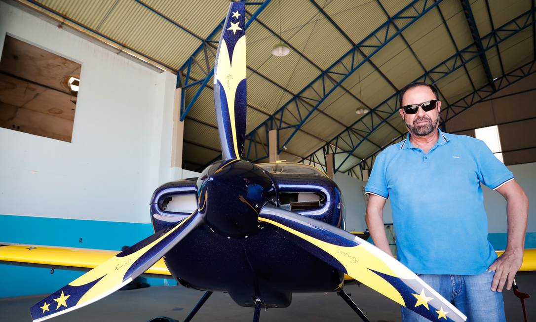 Na foto, Kleber Rebouças Rangel, fundador da Associação Barreirense Aerodesportiva (ABA), no aeródromo de Barreiras Foto: Pablo Jacob / Agência O Globo