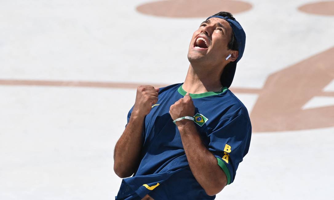 O brasileiro Kelvin Hoefler durante a conquista da medalha de prata, em Tóquio Foto: MARTIN BERNETTI / AFP
