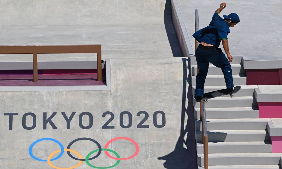 O brasileiro Kelvin Hoefler durante a conquista da medalha de prata, em Tóquio Foto: MARTIN BERNETTI / AFP