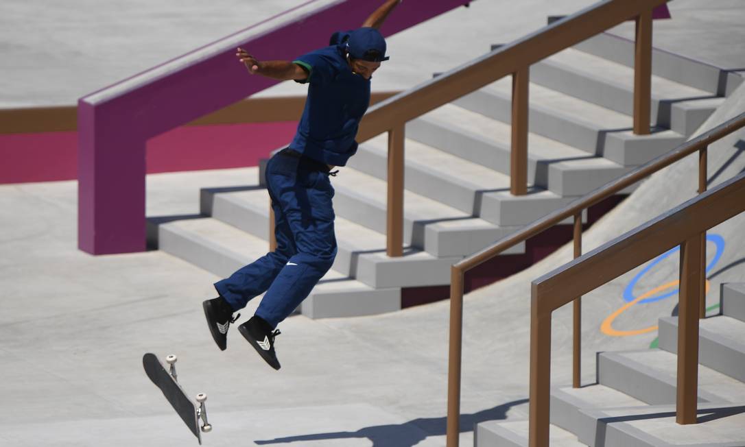 O brasileiro Kelvin Hoefler durante a conquista da medalha de prata, em Tóquio Foto: TOBY MELVILLE / REUTERS