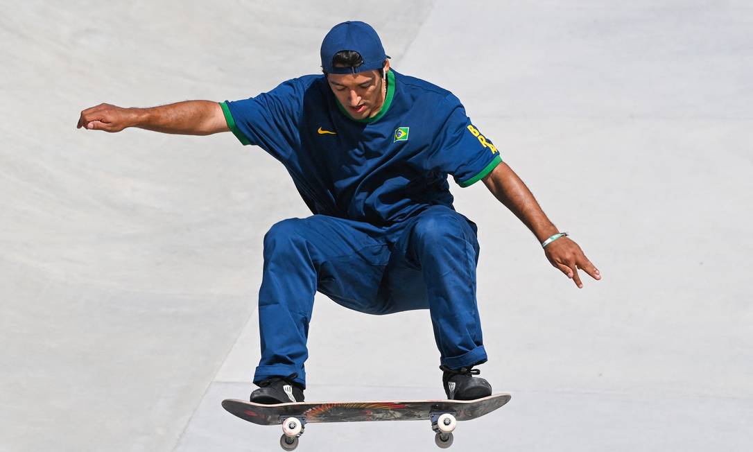 O brasileiro Kelvin Hoefler durante a conquista da medalha de prata, em Tóquio Foto: MARTIN BERNETTI / AFP