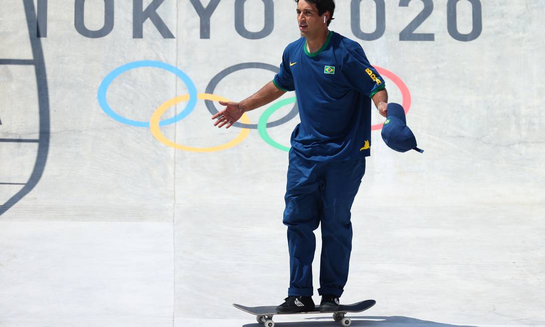 O brasileiro Kelvin Hoefler durante a conquista da medalha de prata, em Tóquio Foto: LUCY NICHOLSON / REUTERS